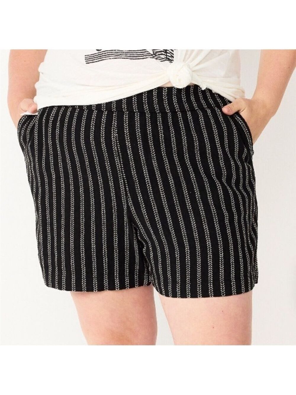 Sonoma pull on shorts Woman’s size 3X black and white patterned pockets